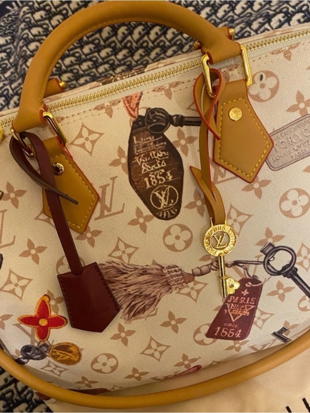 Louis Vuitton Beige Monogram speedy